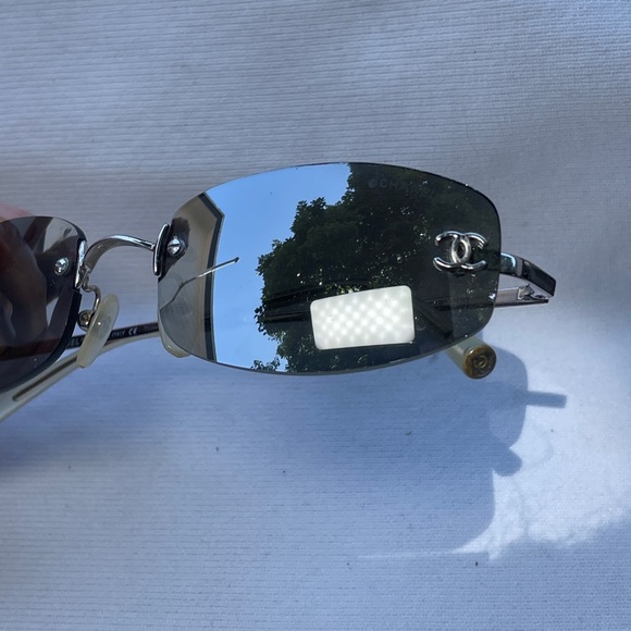 Vintage Chanel 4002 Sunglasses - Picture 5 of 7